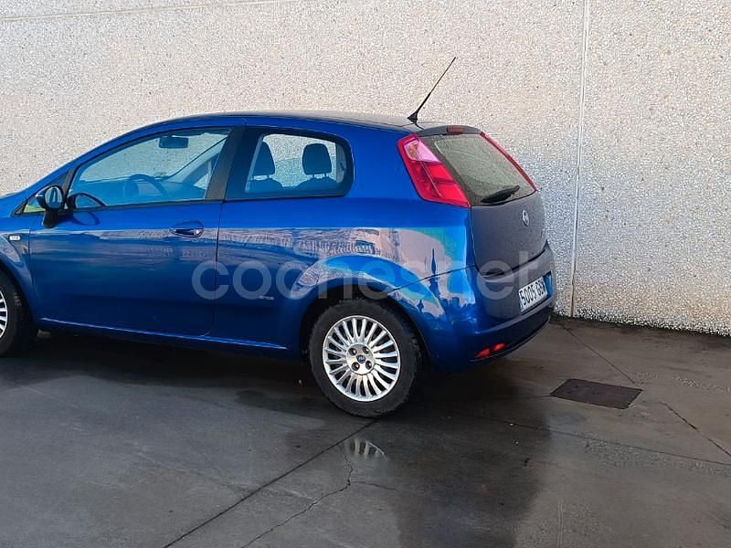 Usado Fiat Grande Punto Dynamic 90 CV (66 kW) 2008 Azul Utilitario