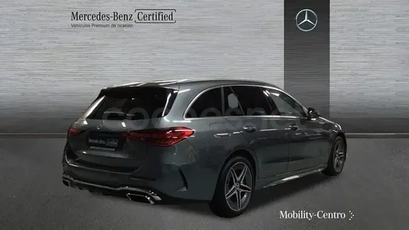 Usado Mercedes C300e AMG line 313 CV (230 kW) 2024 Gris selenita Familiar