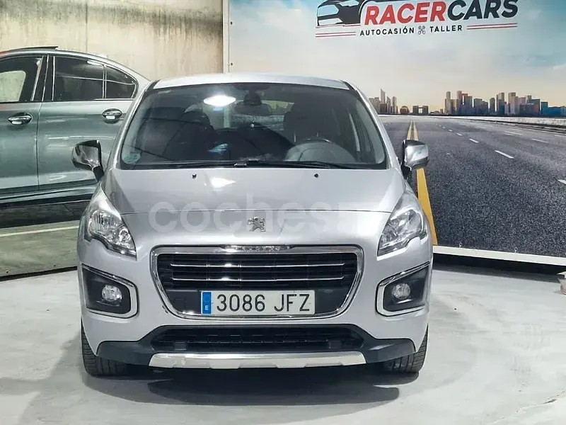 Usado Peugeot 3008 Access 120 CV (88 kW) 2015 Gris / plata Familiar