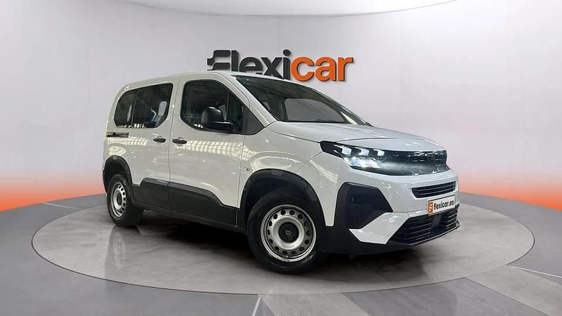 Usado Peugeot Rifter Allure 102 CV (75 kW) 2025 Blanco Monovolumen