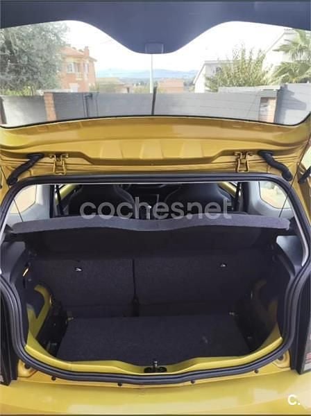 Usado VW up! move up! 60 CV (44 kW) 2017 Amarillo Utilitario