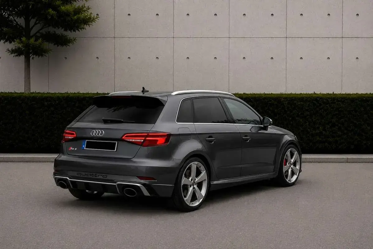 Usado Audi RS3 Sportback 400 CV (294 kW) 2019 Gris Utilitario