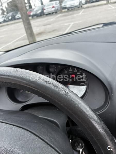 Usado Seat Ibiza Stella 100 CV (73 kW) 2003 Gris / plata Berlina