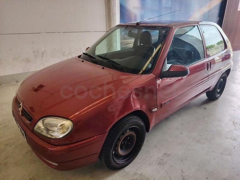 Usado Citroën Saxo 58 CV (42 kW) 2002 Granate Utilitario