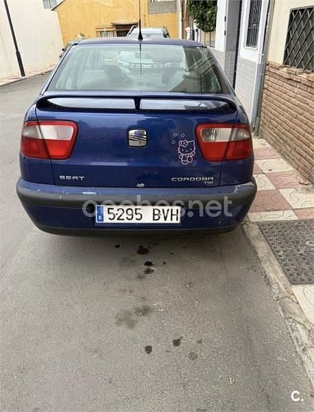 Azul Usado 2002 Seat Cordoba Stella Berlina | 1800 € (Buen precio) - Imagen 1/4