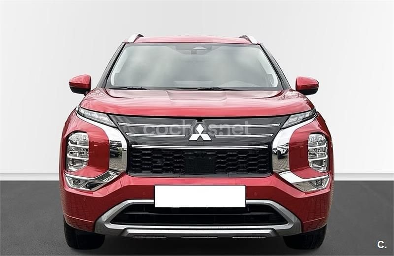 Usado Mitsubishi Outlander P-HEV 306 CV (225 kW) 2025 Rojo SUV