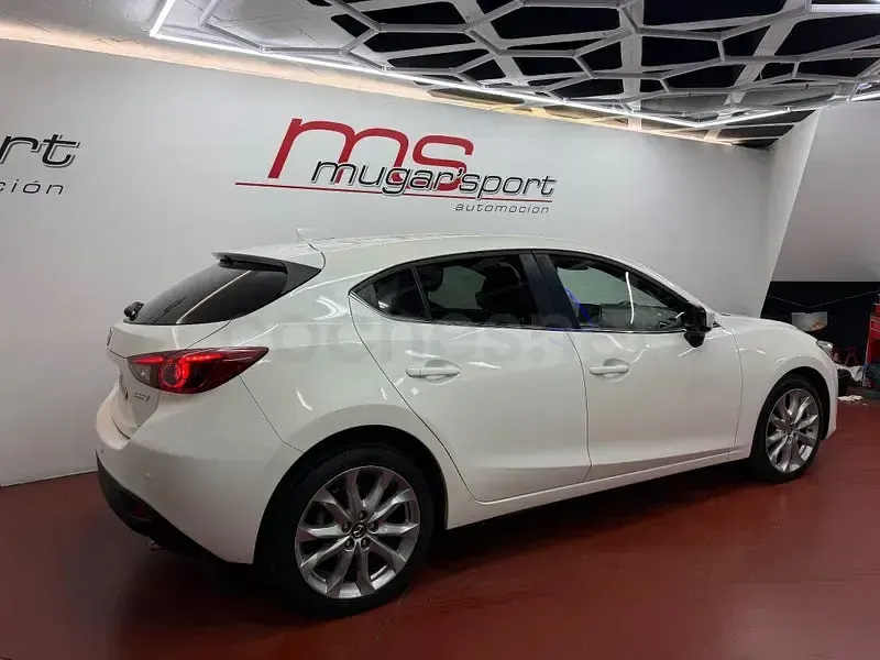 Usado Mazda 3 Luxury 150 CV (110 kW) 2014 Blanco Berlina
