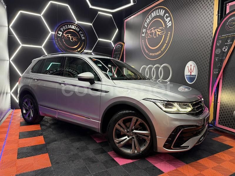 Usado VW Tiguan R-line 150 CV (110 kW) 2022 Gris / plata SUV