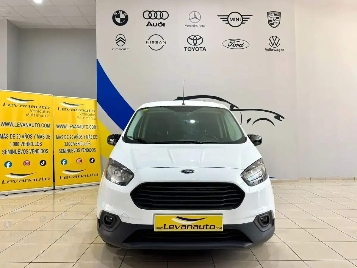 Usado Ford Transit Ambiente 74 CV (54 kW) 2021 Blanco Familiar