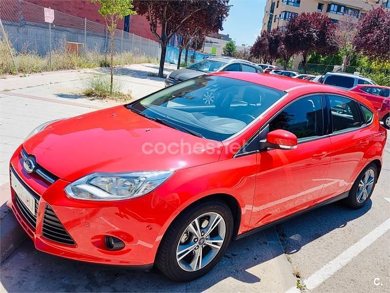 Usado Ford Focus 115 CV (84 kW) 2014 Rojo Berlina