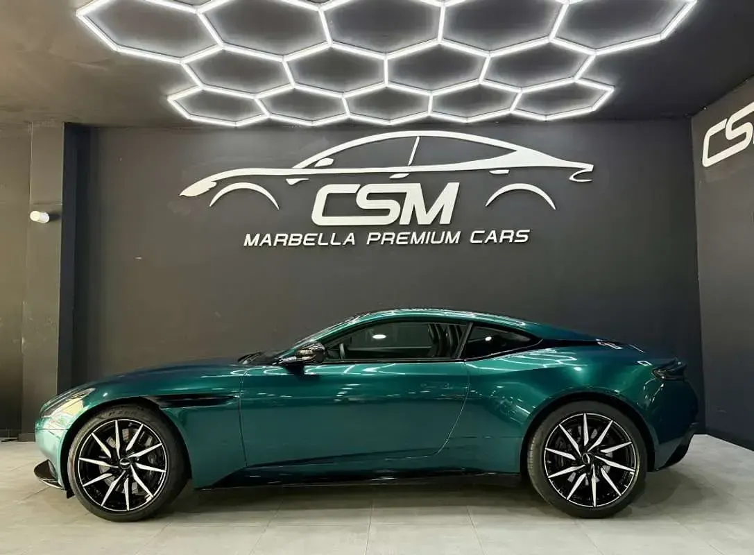 Usado Aston Martin DB11 510 CV (375 kW) 2019 Verde Coupe
