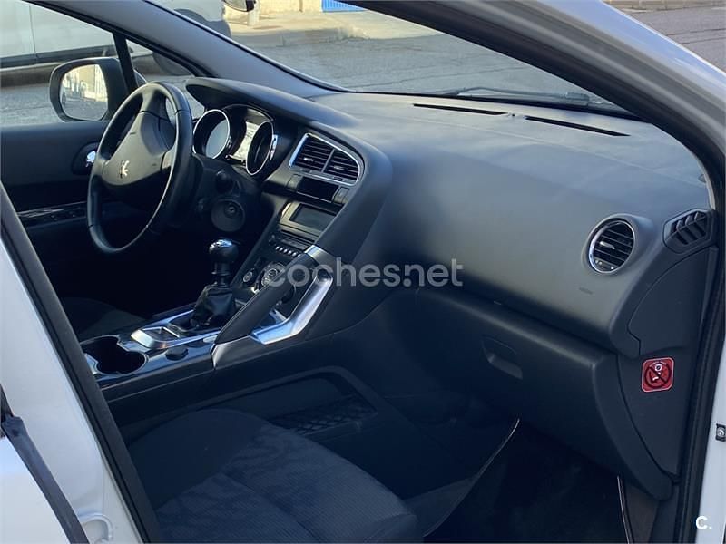Usado Peugeot 3008 Premium 156 CV (114 kW) 2011 Blanco Familiar