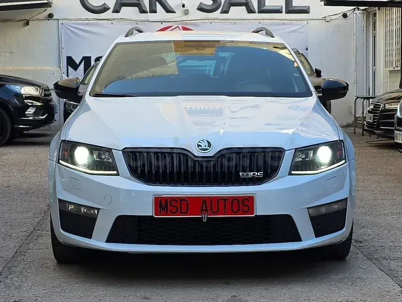 Usado Skoda Octavia RS 184 CV (135 kW) 2014 Blanco Familiar