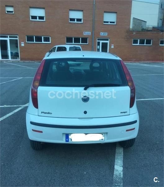 Usado Fiat Punto Dynamic 70 CV (51 kW) 2005 Blanco Utilitario