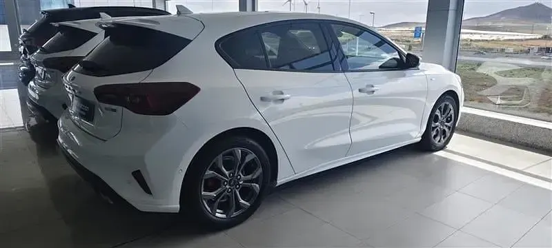 Usado Ford Focus ST-Line 125 CV (91 kW) 2023 Blanco Berlina
