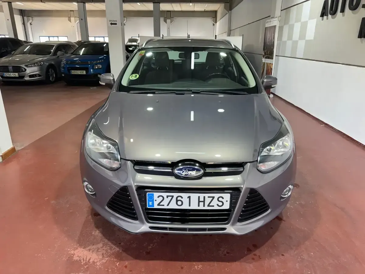 Usado Ford Focus Trend 115 CV (84 kW) 2014 Gris