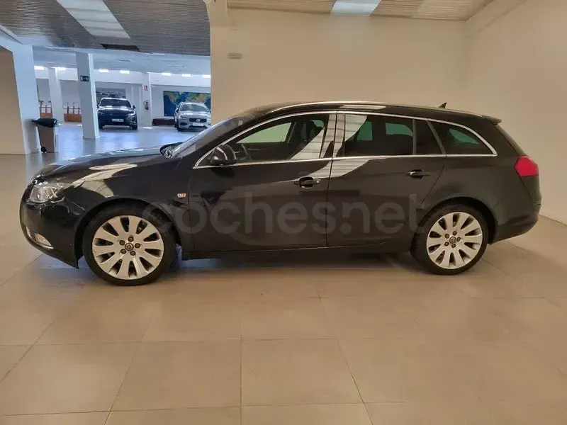 Usado Opel Insignia Sport 160 CV (117 kW) 2010 Negro Familiar