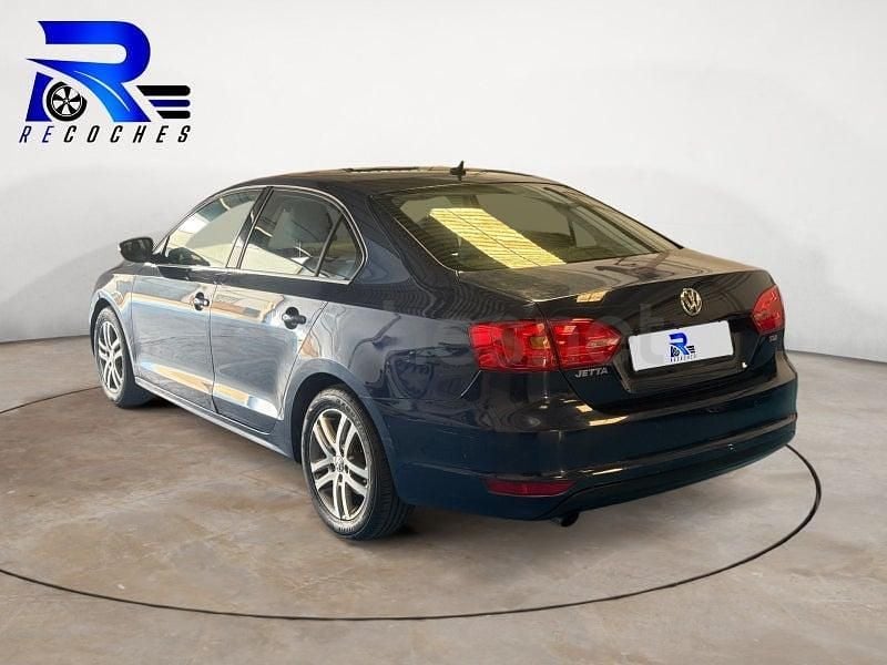 Usado VW Jetta Advance 105 CV (77 kW) 2012 Azul Berlina