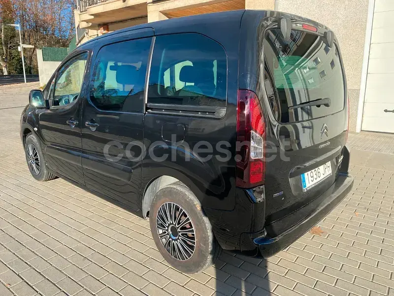 Usado Citroën Berlingo XTR 100 CV (73 kW) 2016 Negro Monovolumen