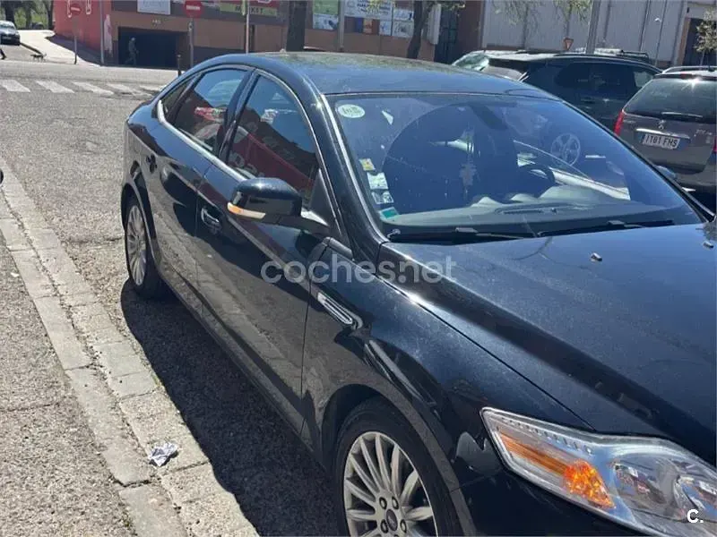 Usado Ford Mondeo Titanium 140 CV (102 kW) 2014 Negro Berlina