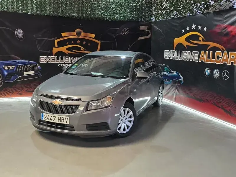 Usado Chevrolet Cruze LS 124 CV (91 kW) 2012 Gris / plata Berlina