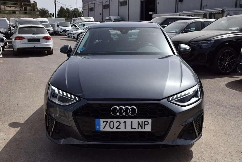 Usado Audi A4 Ambiente 136 HP (100 kW) 2021 Cinzento Sedan