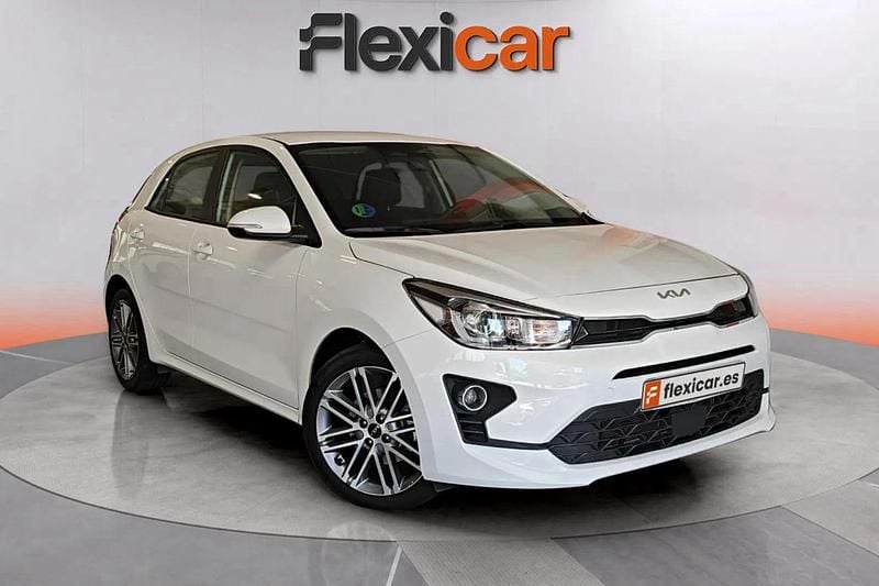 Blanco Usado 2023 Kia Rio Sport Berlina | 14.990 € (Precio justo) - Imagen 1/4