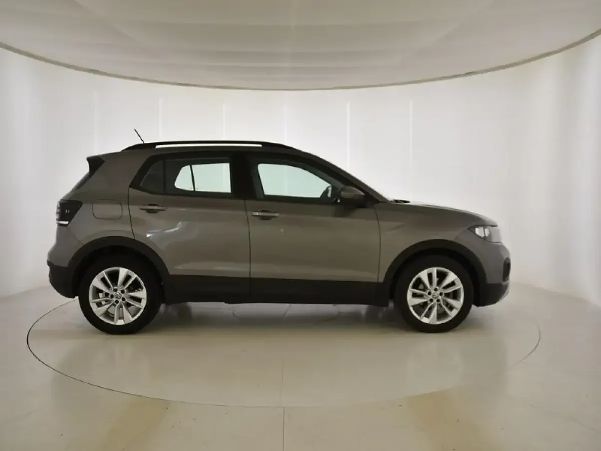 Usado VW T-Cross Advance 110 CV (80 kW) 2021 Gris/plata SUV