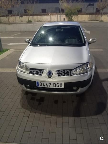 Gris / plata Usado 2005 Renault Mégane GrandTour Business Familiar | 2000 € (Buen precio) - Imagen 1/4