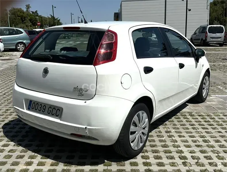 Usado Fiat Grande Punto Dynamic 77 CV (56 kW) 2008 Blanco Utilitario
