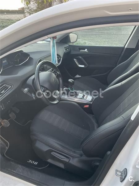 Usado Peugeot 308 Allure 131 CV (96 kW) 2019 Berlina