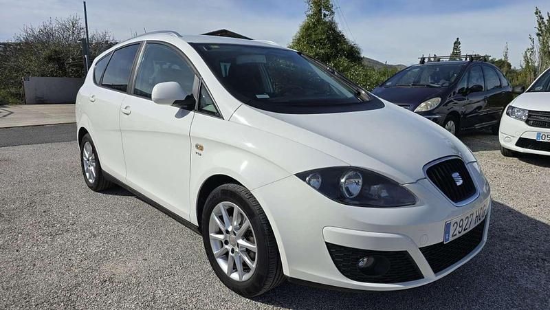 Usado Seat Altea Style 125 CV (91 kW) 2011 Blanco Monovolumen