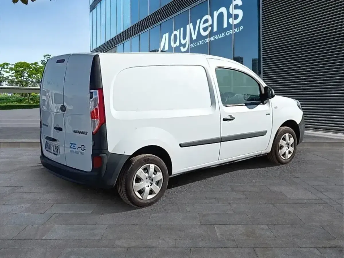 Usado Renault Kangoo 44 kW (60 CV) 2021 Blanco Monovolumen
