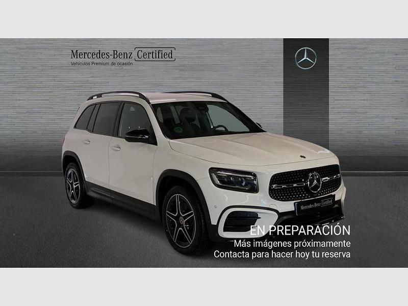 Usado Mercedes GLB200 AMG line 150 CV (110 kW) 2024 Pintura uni, blanco polar SUV