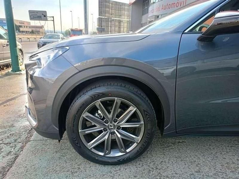 Usado Lexus LBX 136 CV (100 kW) 2025 Gris SUV