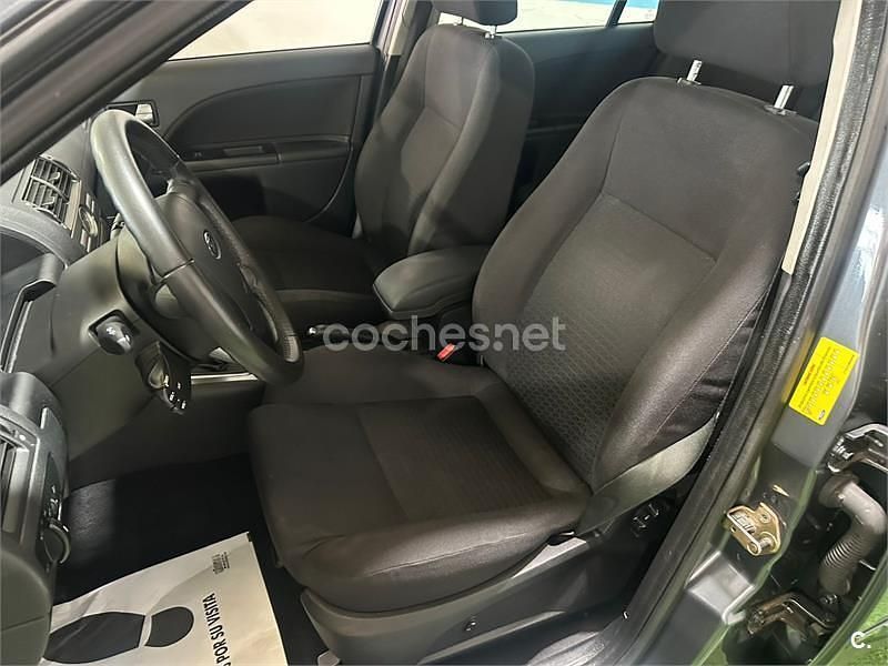 Gris / plata Usado 2004 Ford Mondeo Trend Berlina | 3500 € (Precio justo) - Imagen 1/4