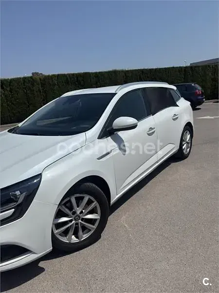 Usado Renault Mégane GrandTour Zen 130 CV (95 kW) 2017 Blanco Familiar
