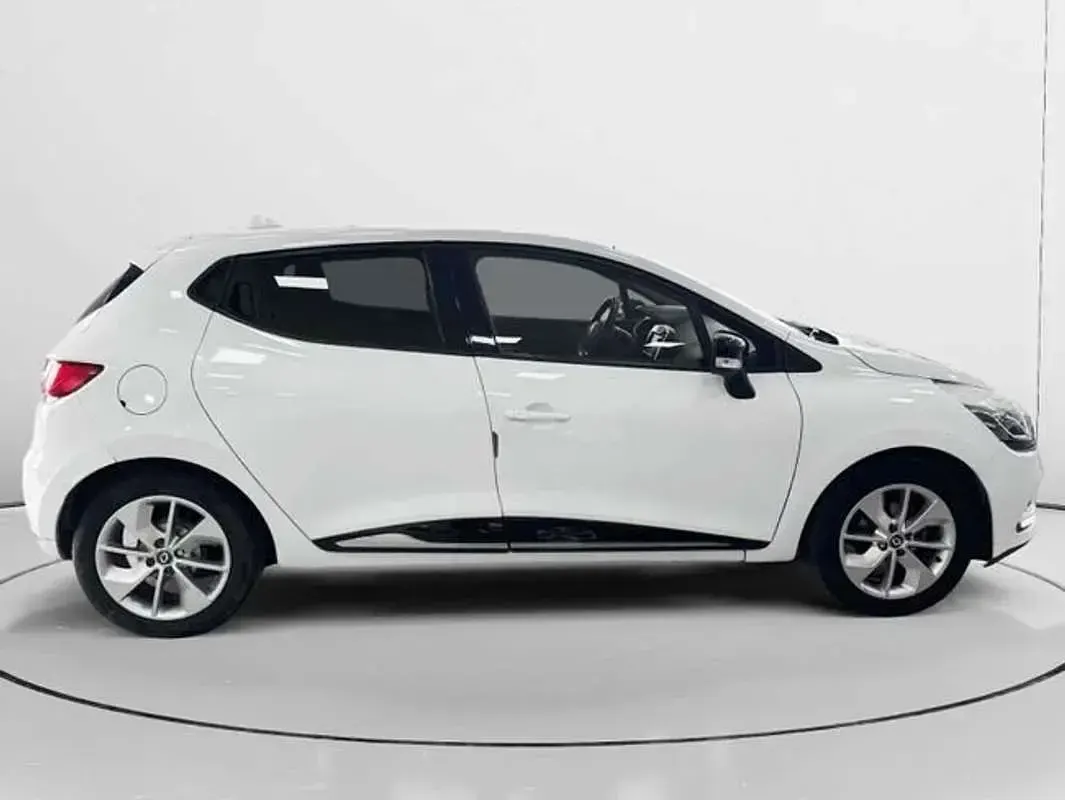 Usado Renault Clio IV LIMITED 90 CV (66 kW) 2017 Blanco Utilitario
