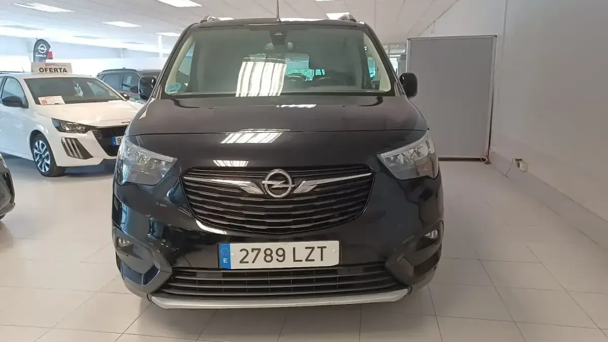Usado Opel Combo Elegance 131 CV (96 kW) 2022 Otro Monovolumen