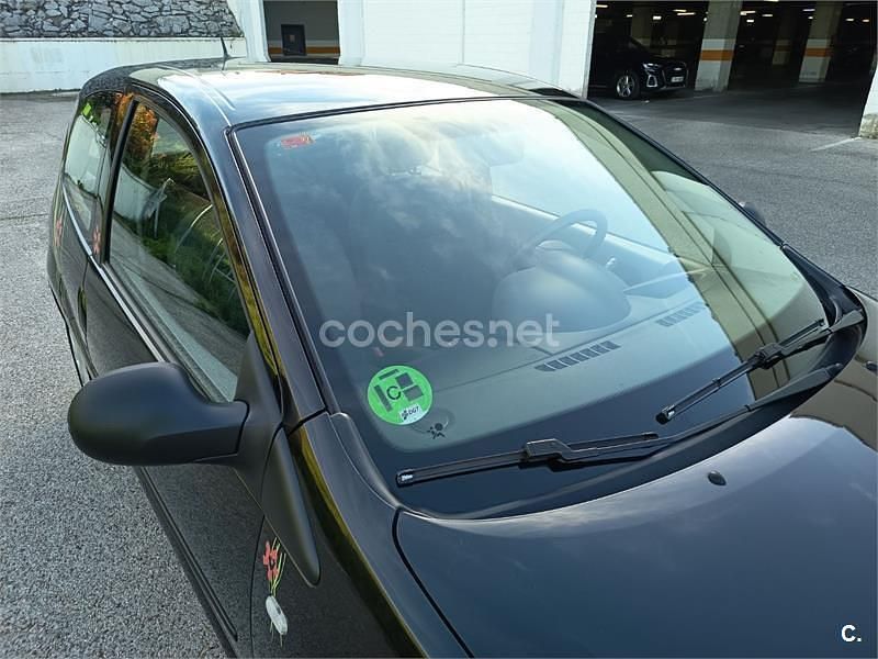 Usado Renault Twingo Dynamique 75 CV (55 kW) 2009 Negro Utilitario