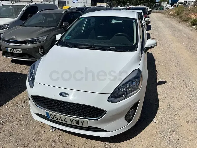 Usado Ford Fiesta Trend 101 CV (74 kW) 2019 Blanco Utilitario