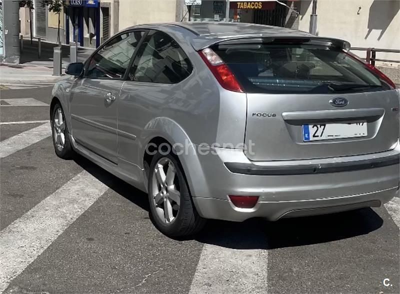 Usado Ford Focus Trend 115 CV (84 kW) 2007 Gris / plata Berlina
