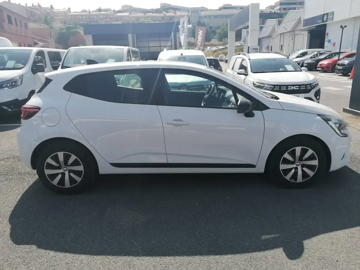 Usado Renault Clio V Evolution 100 CV (73 kW) 2023 Blanco Berlina