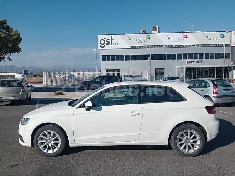 Używany Audi A3 Attraction 105 KM (77 kW) 2013 Biały Sedan/Limuzyna