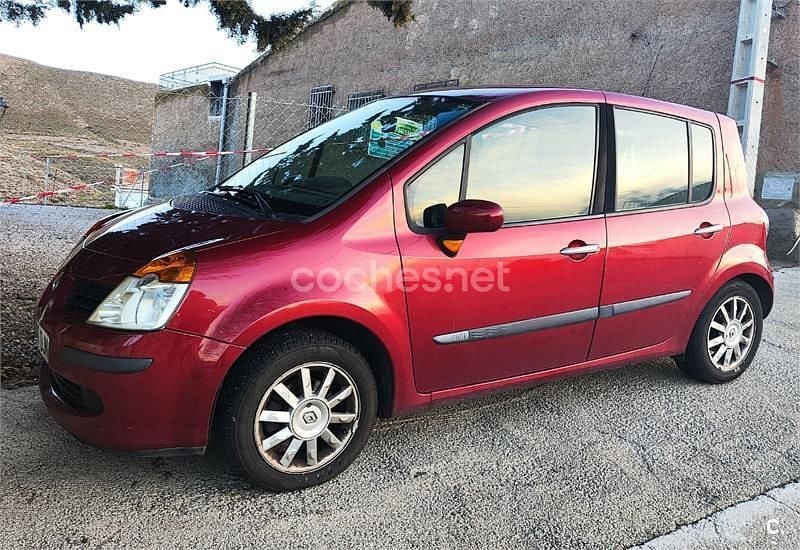 Usado Renault Modus Expression 80 CV (58 kW) 2005 Rojo Monovolumen