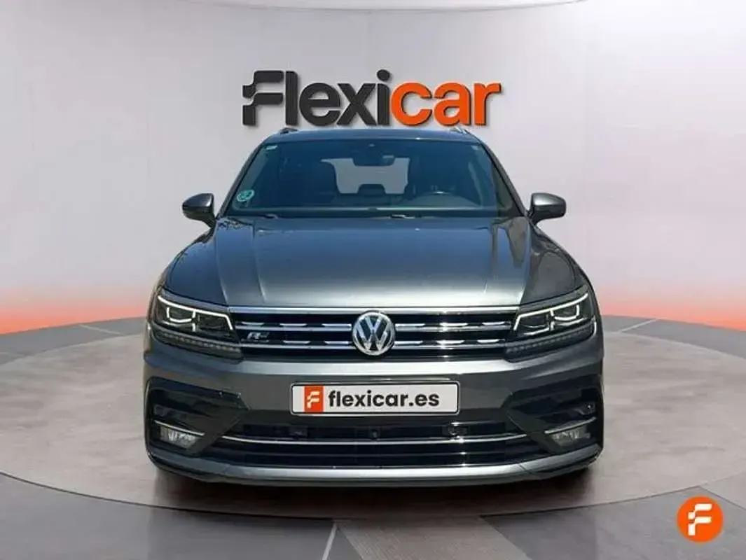 Usado VW Tiguan Sportline 190 CV (139 kW) 2018 Gris SUV