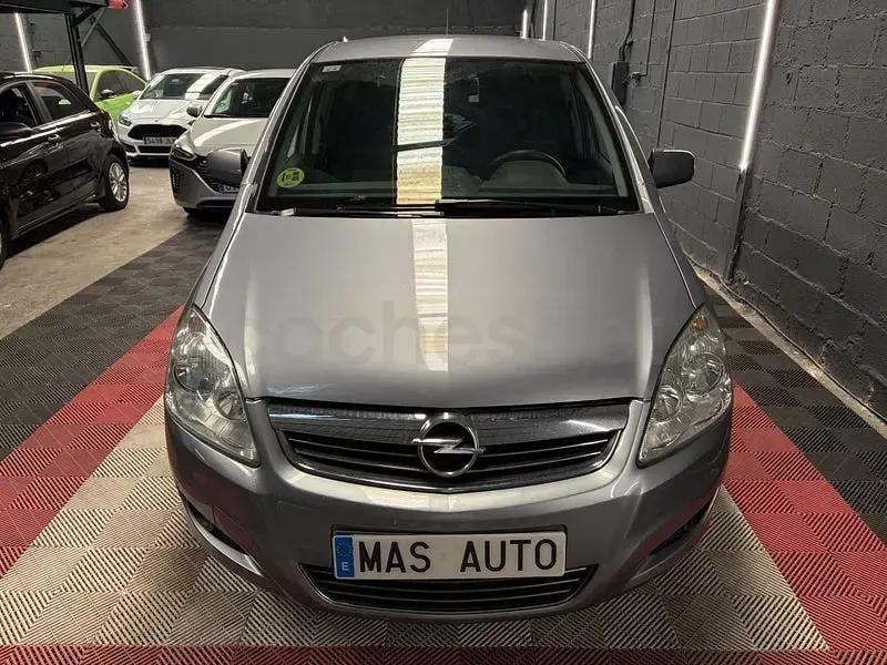 Usado Opel Zafira Essentia 110 CV (80 kW) 2009 Gris / plata Monovolumen