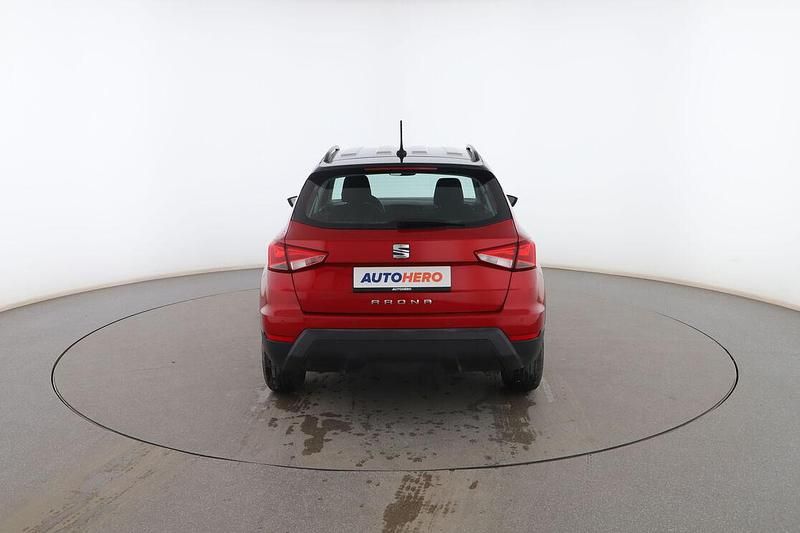 Usado Seat Arona Style 110 CV (80 kW) 2021 Rojo SUV
