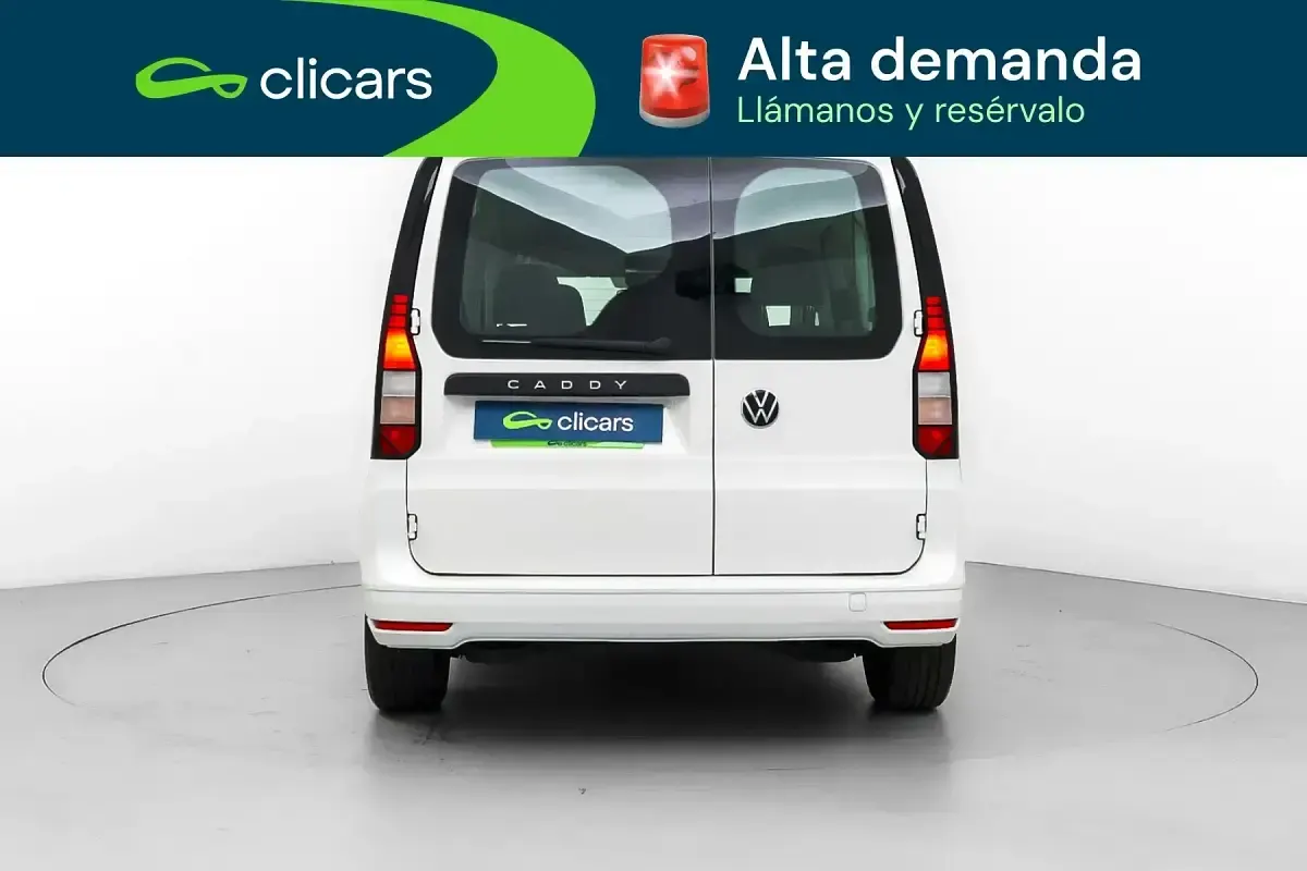 Usado VW Caddy 102 CV (75 kW) 2023 Blanco Monovolumen