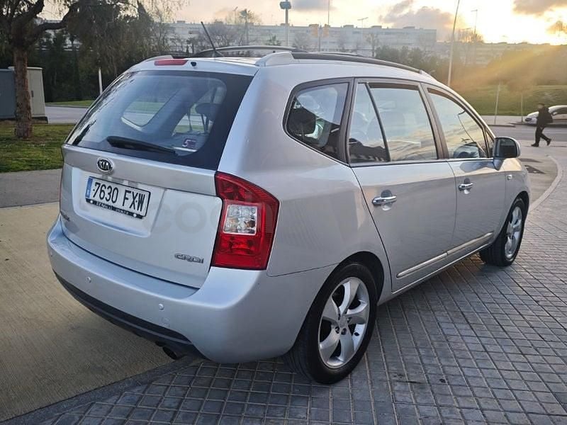 Usado Kia Carens Active 140 CV (102 kW) 2008 Gris / plata Monovolumen